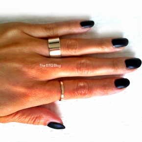 Manicure Monday #1 – Matte Black & Gold